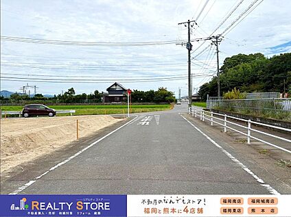 前面道路含む外観