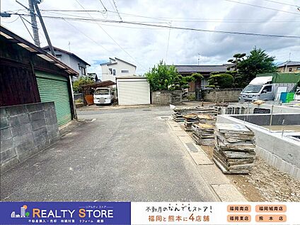 前面道路含む外観
