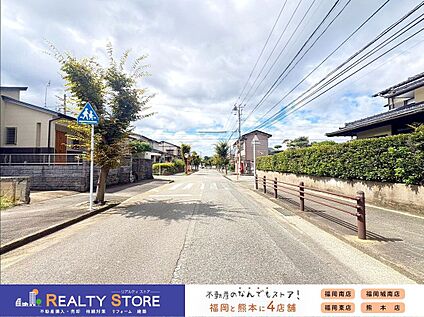 前面道路含む外観
