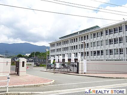 宇美町立宇美中学校 1300m