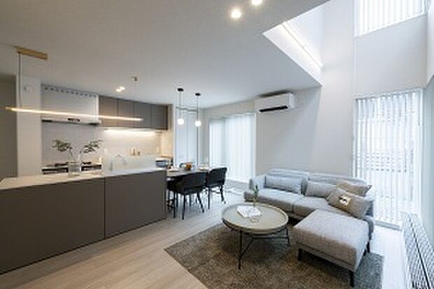 グレージュテイストでまとめた開放的なLDK（2025年8月撮影）