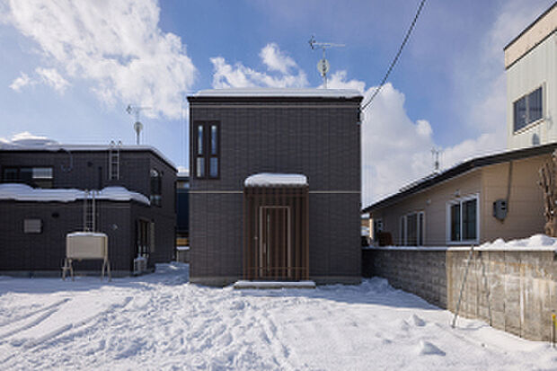 コンセプトは「静庭の邸宅」。豊かな時間が日常になる住まいをお届けします（2026年2月撮影）