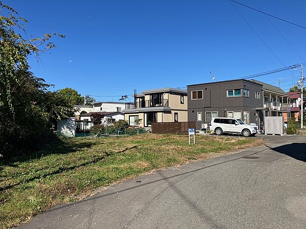 【左から撮影】近隣に公園が複数ある嬉しい立地♪子育て世帯におすすめ!(2025年10月撮影)