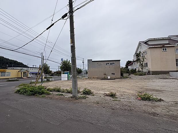 【区画2】北側から撮影:角地のためプランニングの幅が広がります(2026年9月撮影)