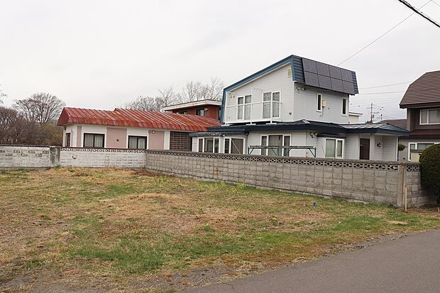 【区画1】左から撮影：平坦で住宅を建てやすい宅地（2026年4月撮影）