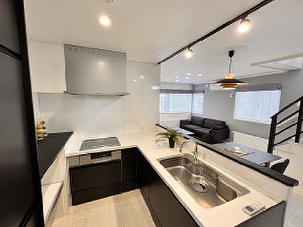 配膳や片付けがしやすいキッチンダイニング(2023年11月撮影)