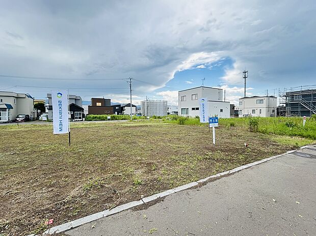 【区画7】左から撮影：平坦なお土地です（2026年6月撮影）