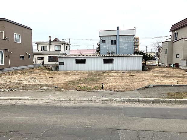 【【区画2】正面】171.87m2(51.99坪)。プランニングのしやすい整形地（2026年4月撮影）