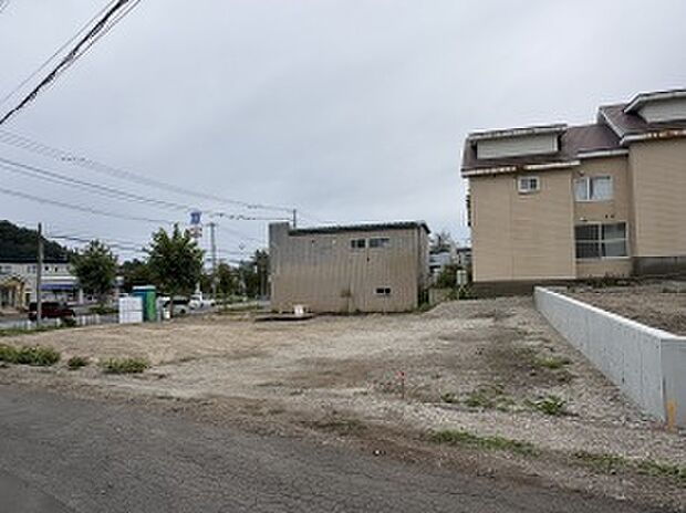 【【区画3】右から撮影】前面路道路が広く、冬道も安心です(2026年9月撮影)