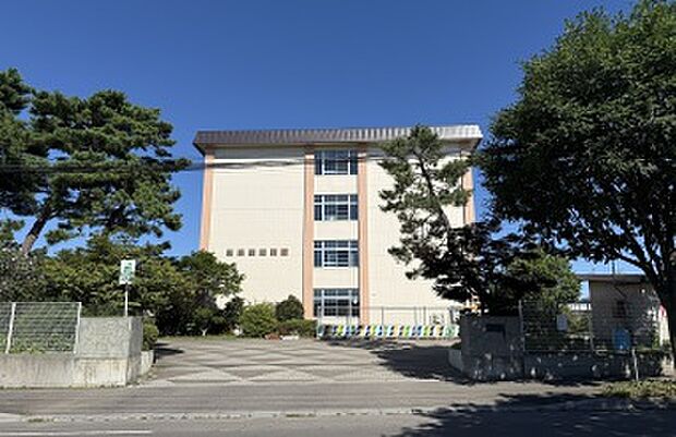 北美原小学校
