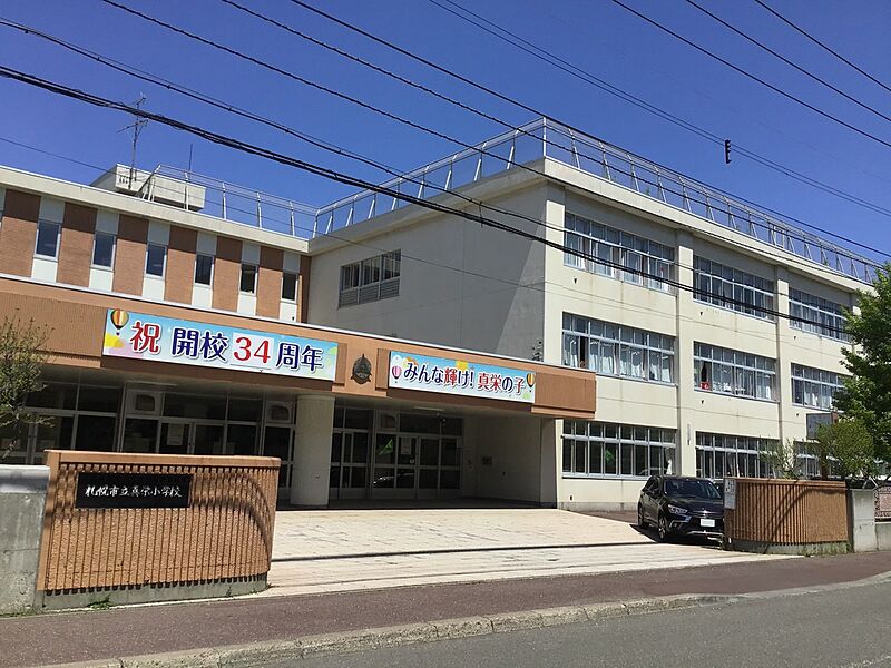 【学校】真栄小学校（2023年5月撮影）