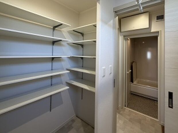 【サニタリー内WIC】サニタリー内にはWICをご用意。パジャマや下着の収納に◎（2026年1月撮影）