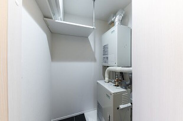 【玄関クローク】土間続きの玄関クロークには除雪道具や濡れた靴をそのまま収納いただけます(2025年10月撮影)