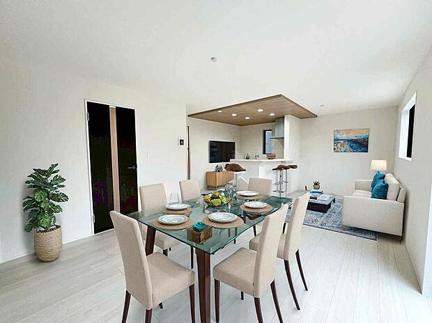 ☆Livingroom☆
キッチンと洗面所が近くにあるので、洗濯物を洗っているうちにご飯の下ごしらえなどの「ながら家事」がしやすいレイアウト♪住み心地の良さをぜひご体感下さい！