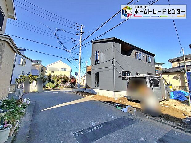 ☆前面道路の様子☆
カースペース2台可能です。
当日のご見学予約も承ります。同じものは2つとない「夢のマイホーム」との出会いが待っているかもしれません