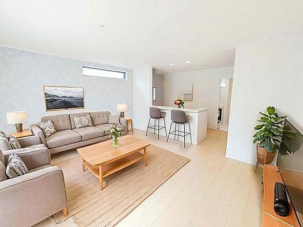 ☆Livingroom☆
インテリアプランが考えやすいワイドなリビング♪ゆっくりくつろげるLDKに家族みんなが集まるコミュニケーションハウスです。