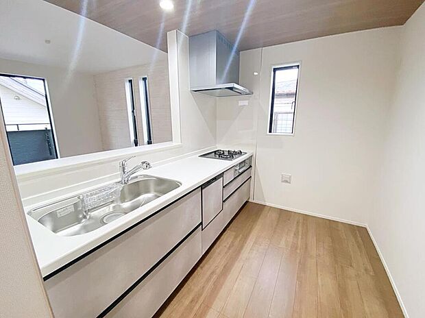 ☆Kitchen☆
対面式キッチンは、いつでもご家族を感じられる空間作りの重要ポイントになりそうです。