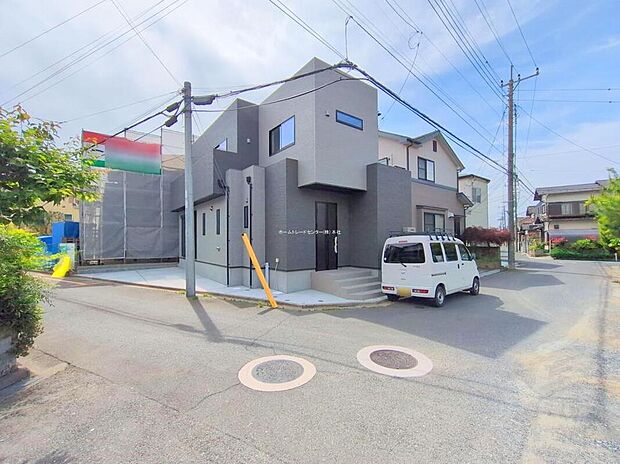 ☆前面道路の様子☆
明るい陽光が注ぐ心地よい4LDKの邸宅♪食洗機付きキッチンやスマートキーなど充実の設備が標準装備!