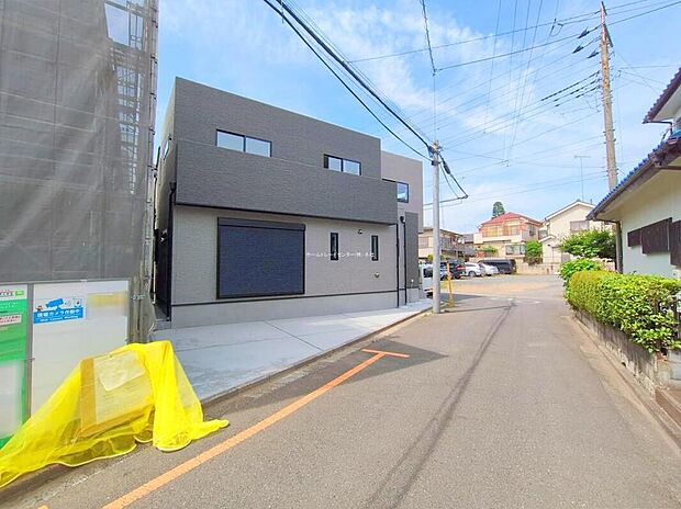 ☆前面道路の様子☆
周辺環境が充実しています。近隣に複数のスーパーマーケットがあると嬉しいですね♪
平日・お仕事帰りなど、いつでもご案内いたします!お気軽にお問い合わせ下さい。