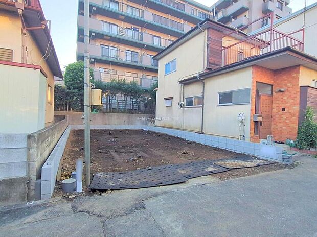 ☆現地の様子☆
一戸建ての大きなメリットは、「自分の土地」を自由に使えること。好きなペットが飼えるほか、ガーデニングやDIY、車やバイクの手入れなど様々な趣味を楽しめます♪