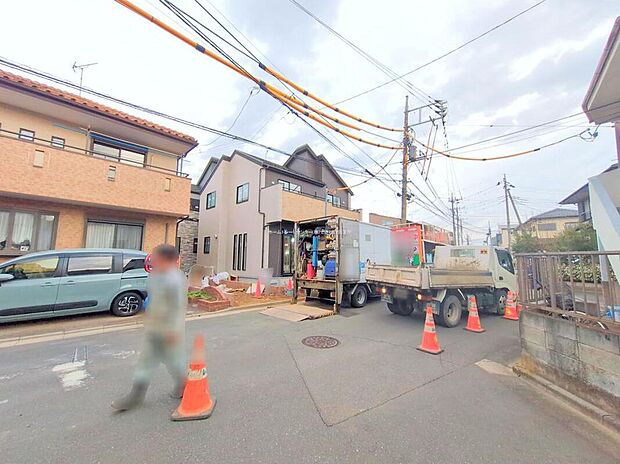 ☆前面道路の様子☆
カースペースございます。
平日・お仕事帰りなど、いつでもご案内いたします！お気軽にお問い合わせ下さい。