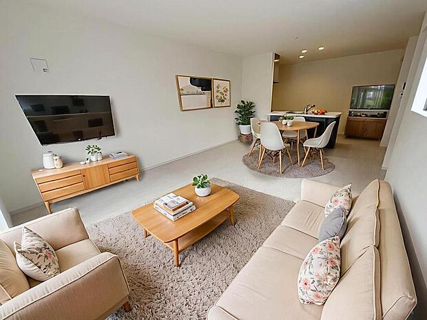 ☆Livingroom☆
広々とした開放感あふれるリビングです。ご家族でインテリアのレイアウトを考えるのも楽しみになりそうです。
※家具をCGで加工しています。家具付き販売ではございません。