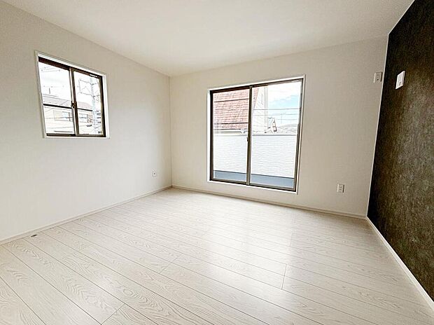 ☆Room☆
７帖洋室。2面採光を確保した明るい室内は、風通しも良く、大変居心地の良い空間となっております。爽やかな風を感じて起きる朝は、快適生活の始まりに！