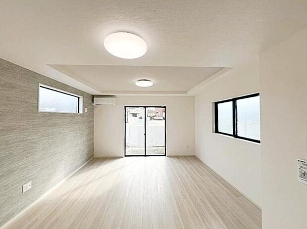 ☆Livingroom☆
家族のコミュニケーションを重視した対面式キッチン・リビングスルー階段プランです。