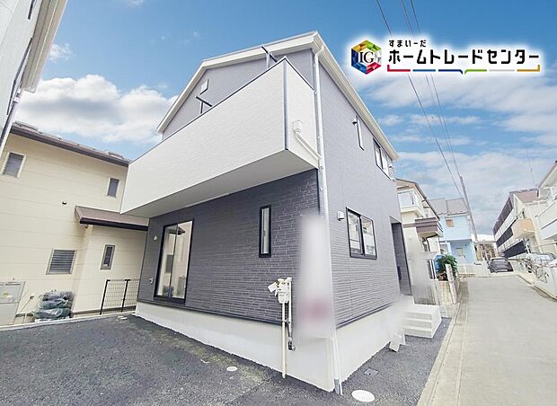 ☆前面道路の様子☆
カースペースございます。
平日・お仕事帰りなど、いつでもご案内いたします!お気軽にお問い合わせ下さい。