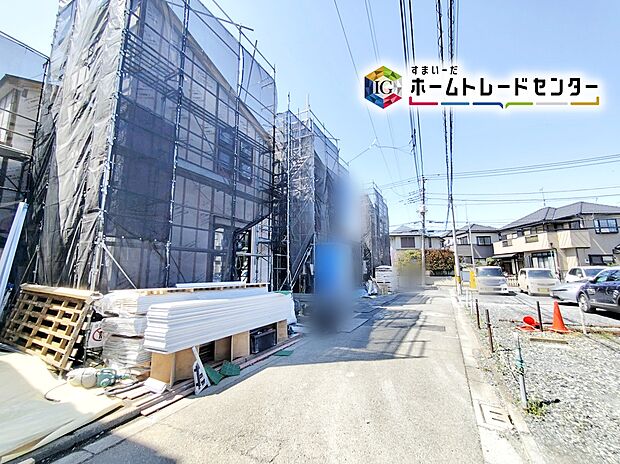 ☆前面道路の様子☆
カースペース２台可能です。
平日・お仕事帰りなど、いつでもご案内いたします！お気軽にお問い合わせ下さい。