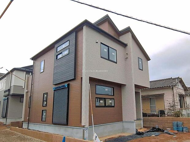 ☆外観の様子☆
閑静な住環境に整然とした街並みが美しい全６邸のコミュニティータウン誕生。