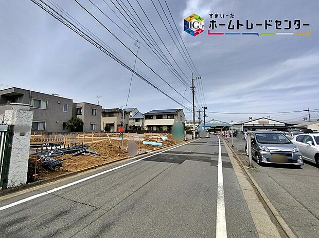 ☆前面道路の様子☆
カースペースございます。
平日・お仕事帰りなど、いつでもご案内いたします！お気軽にお問い合わせ下さい。
