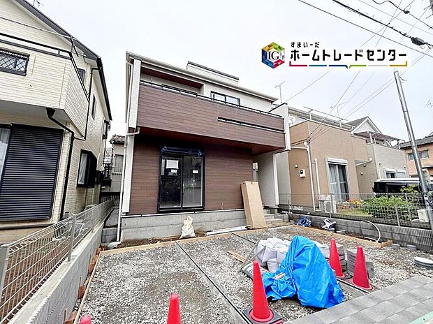 ☆外観の様子☆
周辺には緑豊かな場所が多く、穏やかな時が流れる落ち着いた住環境です。
ゆとりの広さを誇る魅力あふれる邸宅です。
省エネ性能ラベル取得!