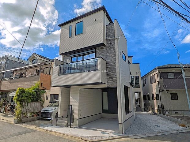 ☆外観の様子☆
おしゃれなデザイン住宅。２階リビング×収納スペース多数完備！