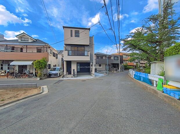 ☆前面道路の様子☆
南西道路◎生活施設が徒歩圏内！