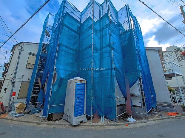 ☆外観の様子☆
洗練されたデザインのお洒落なお住まいです。ゆとりの広さを誇る魅力あふれる邸宅の完成です。