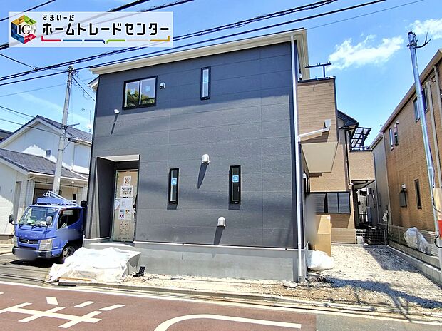 ☆外観の様子☆
東武東上線・急行停車駅「ふじみ野」駅まで徒歩13分の好立地！
シンプルでスマートな箱をコンセプトとしたデザイナーズ住宅。