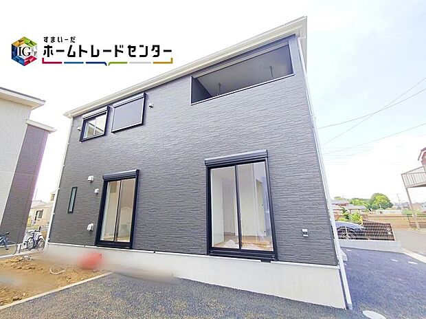 ☆現地の様子☆家族の温もりを包み込む、シンプルな家。小さなお子様の通園・通学も安心のエリアです♪