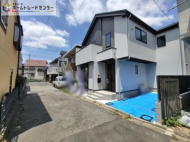 ☆前面道路含む現地写真☆
一戸建ての大きなメリットは、「自分の土地」を自由に使えること。好きなペットが飼えるほか、ガーデニングやDIY、車やバイクの手入れなど様々な趣味を楽しめます♪