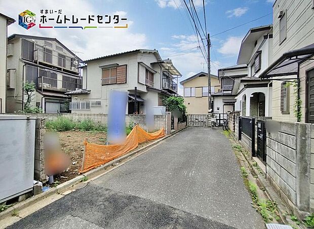 ☆前面道路の様子☆
ビルトインガレージございます。
現地をご覧いただきながら、住まいの夢をお聞かせください。