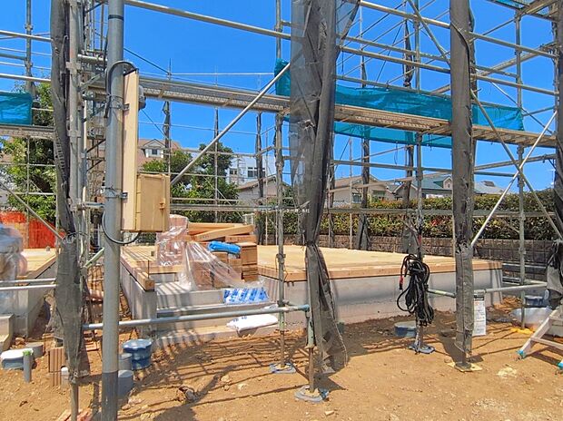 ☆3号棟☆
今なら建築中の様子をご覧になることができます♪
各棟、個性を持たせたカラーバリエーション。きっと、お好みのお住まいが見つかります。