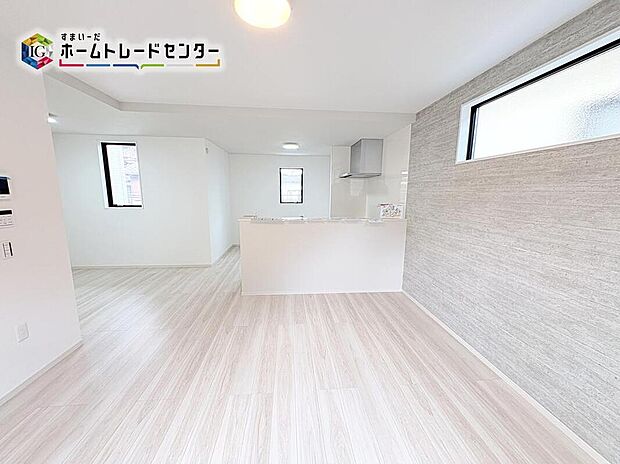 ☆Livingroom☆
2階リビングは陽当たり・風通し共に良好で、ご家族みんなで過ごす空間をより居心地良くしてくれます。