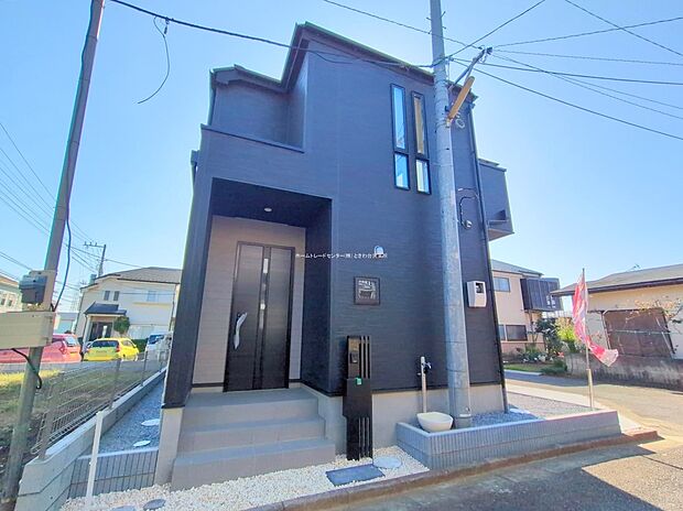 【現地外観写真】南西道路面の角地♪家族のコミュニケーションが深まる対面キッチン♪WIC、SICなど収納豊富です♪
周囲には高い建物もなく。空からの光が全体に行き渡ります。