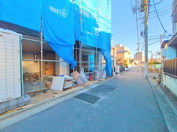 【前面道路含む現地写真】ビルトイン車庫ございます。
平日・お仕事帰りなど、いつでもご案内いたします!お気軽にお問い合わせ下さい。