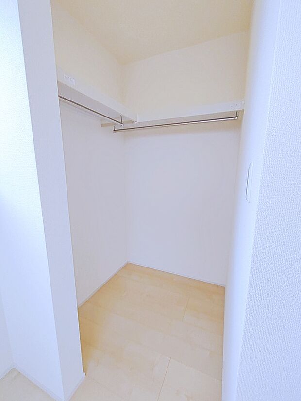 【☆Walk in closet☆】洋服や小物類など、目的に応じてすっきり美しい収納を実現します。