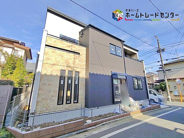 【☆外観の様子☆】周辺には緑豊かな場所が多く、穏やかな時が流れる落ち着いた住環境です。
ゆとりの広さを誇る魅力あふれる邸宅です。
省エネ性能ラベル取得！