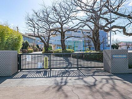 三芳町立竹間沢小学校 480m (徒歩６分)