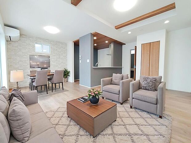 【☆Livingroom☆】
お陽さまのひかりをたっぷりと採り込める南側のLDK。親子でゴロゴロ♪
※家具をCGで加工しています。家具付き販売ではございません。