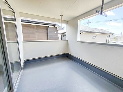 屋根付きワイドバルコニー