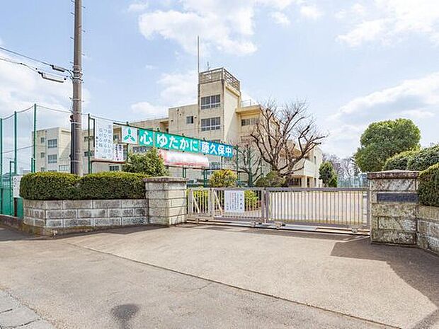 三芳町立藤久保中学校(約1,750m)